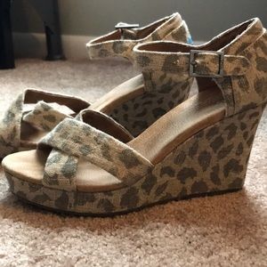 TOMS wedges Sz 8